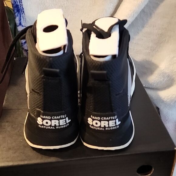 Georgeous Sorel Out and About lll  Mid Sneaker Waterproof size 7.5 NWT - Picture 5 of 6